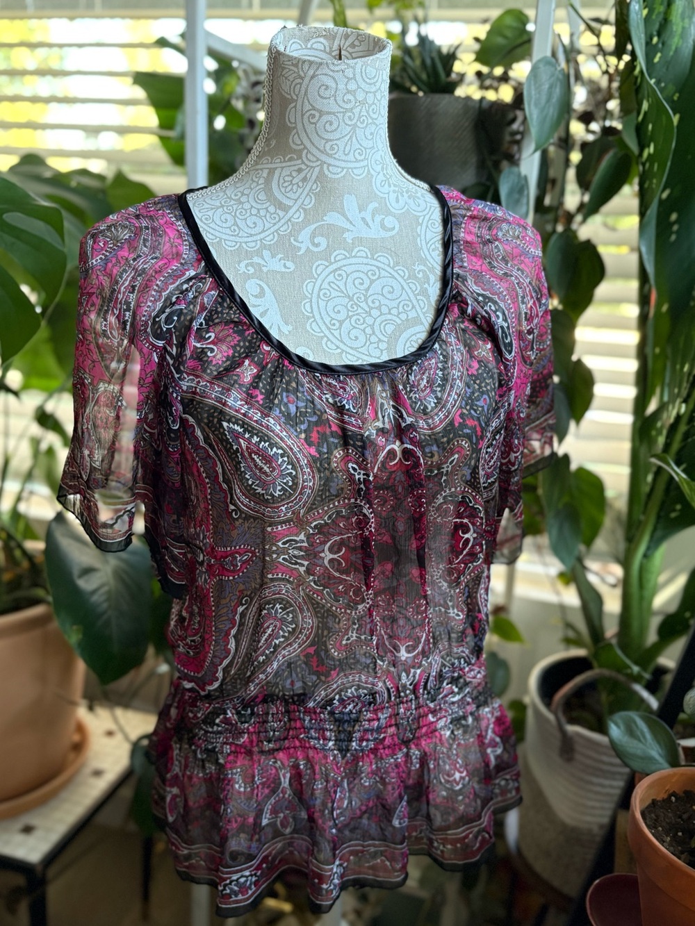 Angie Sheer Paisley Short-Sleeve Blouse in Magenta and Black